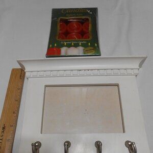 LOT 12 ROBERT ALAN VOTIVE CANDLES & WHT VTG FARMHOUSE PICTURE FRAME KEY HOLDER